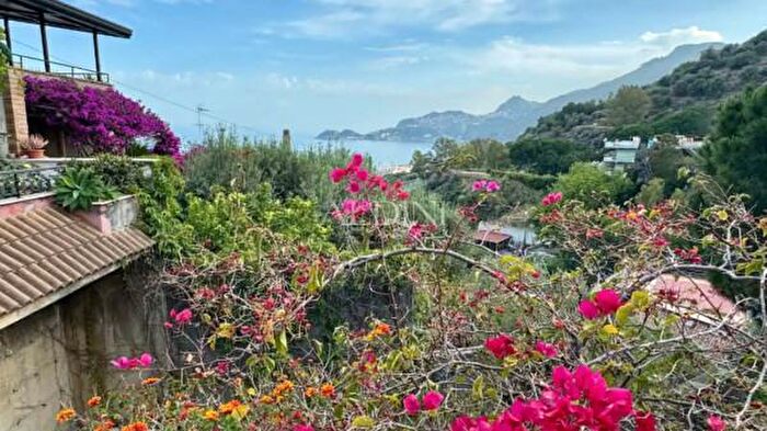 Appartamento trilocale in vendita in Via Contrada Silemi, Letojanni