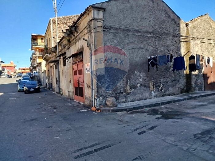 Casa con 8 locali in vendita in Via Tripoli, Catania