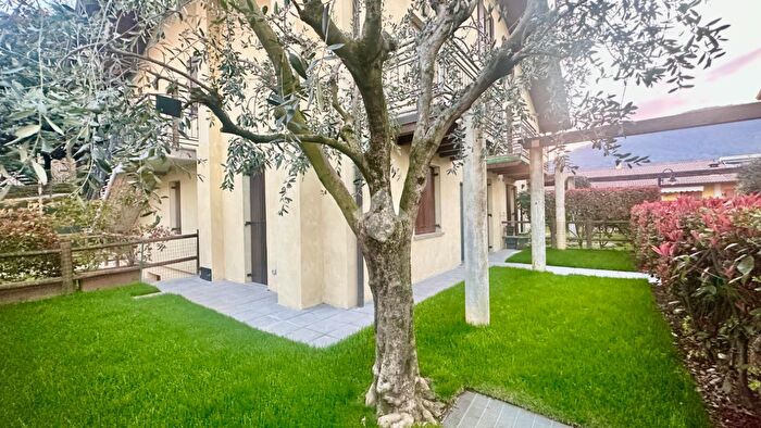 Appartamento trilocale in affitto in Via Generale dalla Chiesa, Corte Franca