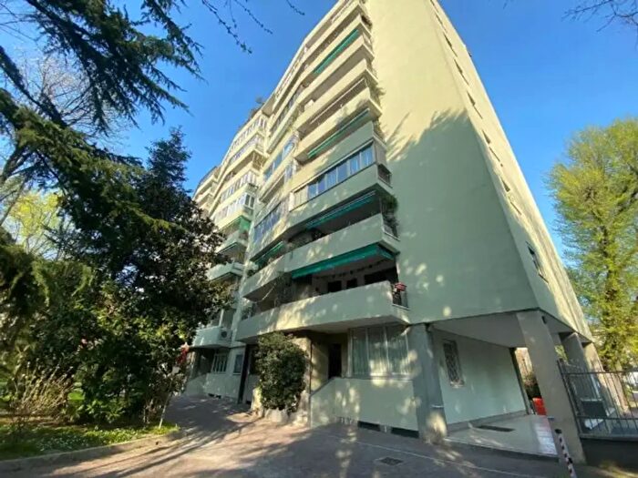 Appartamento trilocale in vendita in Via Bertinoro, Milano