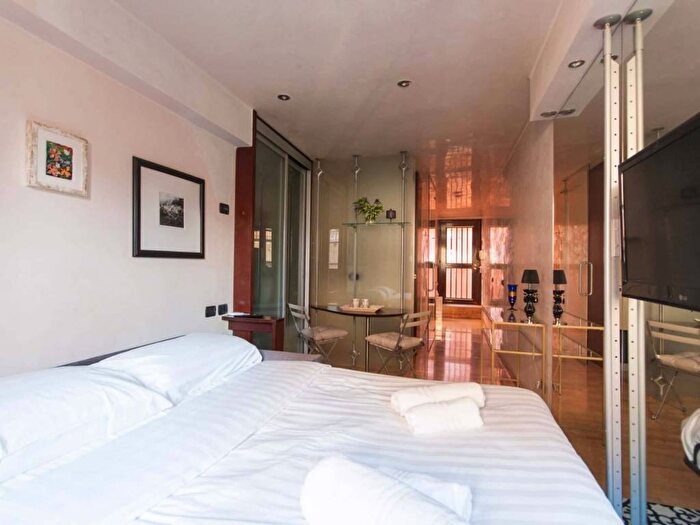 Appartamento monolocale in affitto in Via Disciplini, Carrobbio, Milano