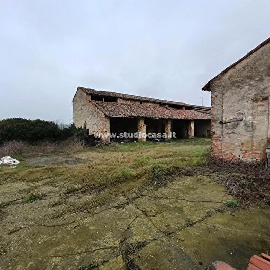 Casa con 10 locali in vendita in Via Madignanello, Madignano