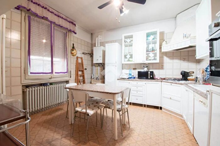 Casa con 7 locali in vendita in Via Pola Interna, Carpi