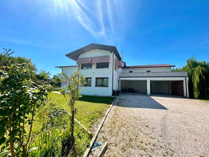 Casa con 5 locali in vendita in Azzano Decimo