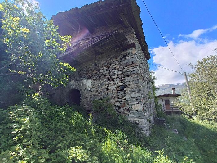 Casa con 6 locali in vendita in Borgata SantAnna, Sampeyre