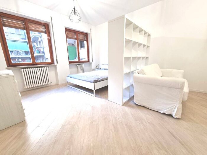 Appartamento bilocale in affitto in Via Stromboli, Dezza, Milano