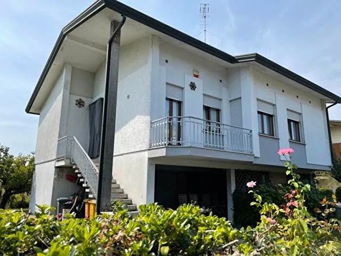 Casa con 5 locali in vendita in Treviso