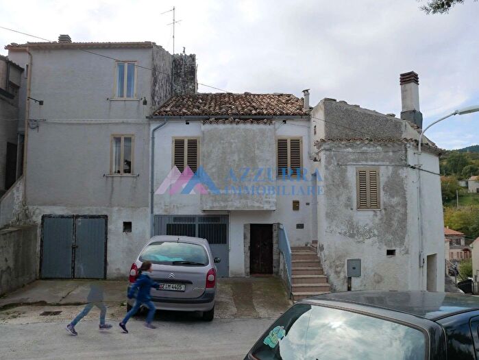 Casa quadrilocale in vendita in Castelguidone