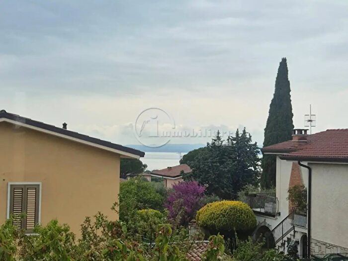 Casa con 8 locali in vendita in Via Montavoletta, Bardolino