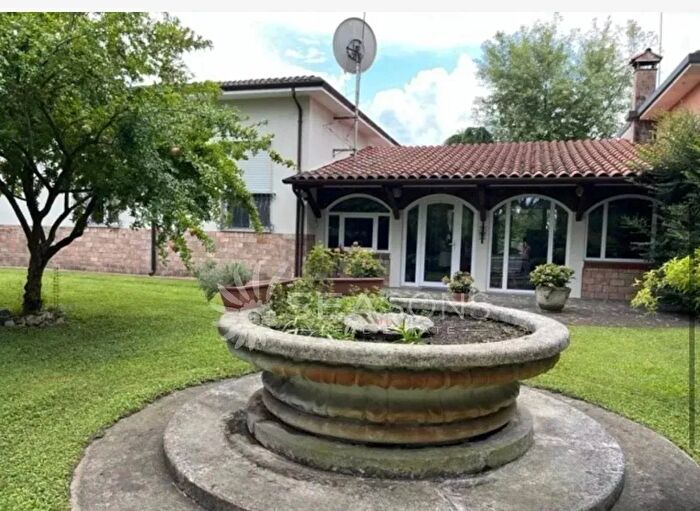 Casa con 13 locali in vendita in Venezia