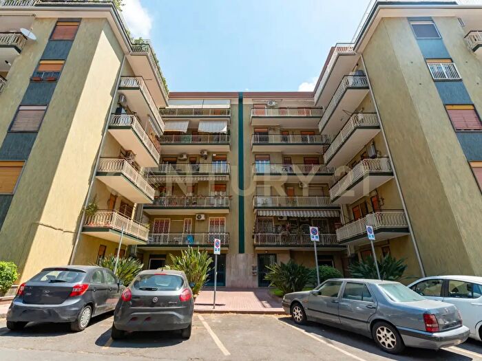 Appartamento con 6 locali in vendita in Via Grazia Deledda, Catania