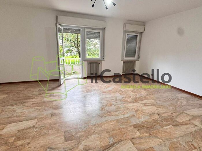 Appartamento trilocale in affitto in Via Pietrarossa, Centro, Pederobba