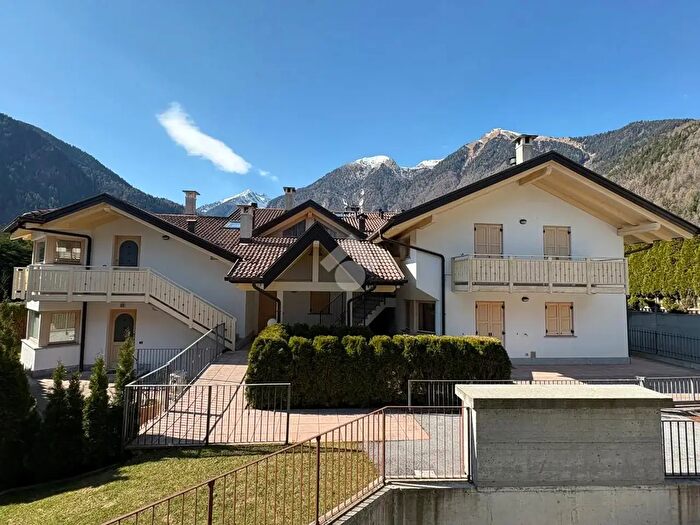 Appartamento trilocale in vendita in Via Fucine, Pinzolo