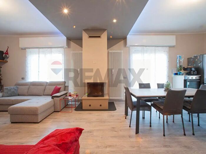 Casa trilocale in vendita in Costa Volpino