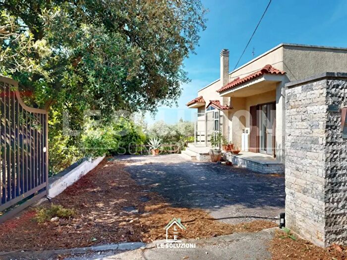 Casa con 5 locali in vendita in Via Generale Luigi Sabato, Putignano