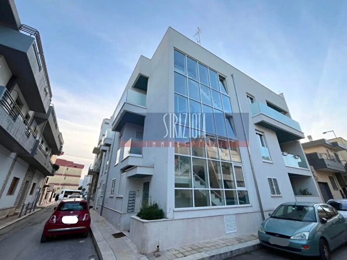 Appartamento trilocale in vendita in Via Alessandria, Modugno