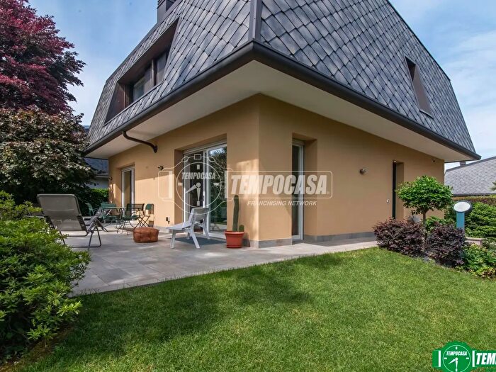 Casa con 5 locali in vendita in Viale Sempione, Arese