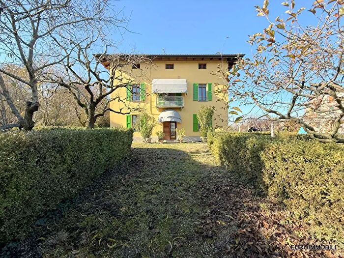 Casa con 12 locali in vendita in Strada del Bottone, Traversetolo