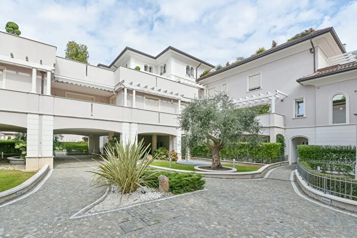 Appartamento trilocale in vendita in Seregno