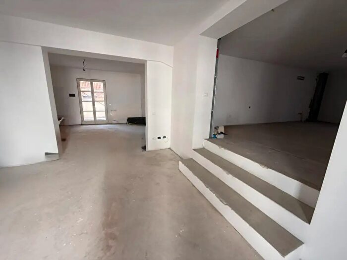 Appartamento con 7 locali in vendita in Pontedera