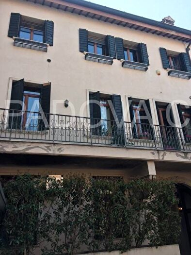 Appartamento trilocale in affitto in Via dei Savonarola, Savonarola Ponte Molino, Padova