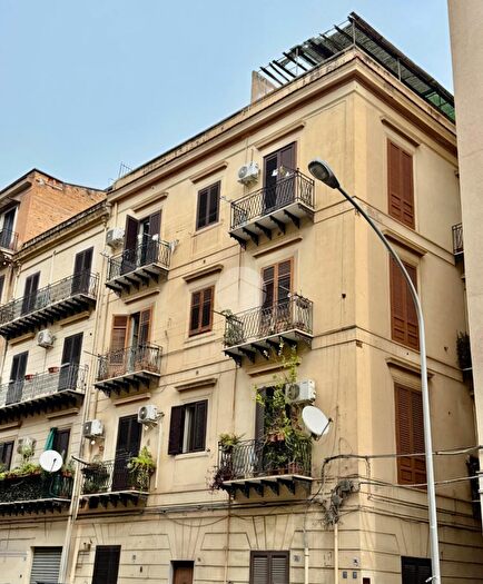 Appartamento quadrilocale in vendita in Via Villa Florio, Palermo