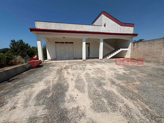 Casa con 5 locali in vendita in Viale Canne Snc, Pulsano