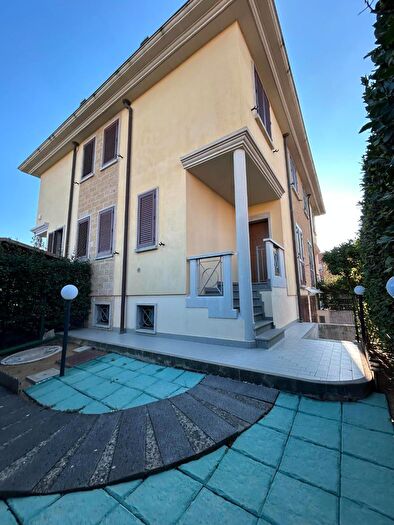 Casa quadrilocale in vendita in Rosignano Marittimo