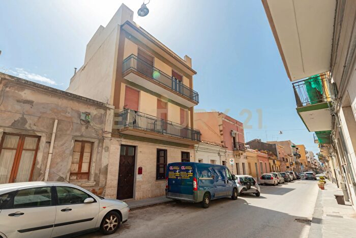 Appartamento con 7 locali in vendita in Via Epicarmo, Augusta