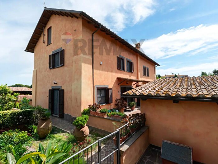 Casa con 7 locali in vendita in Via Cima Cristallo, Fiumicino