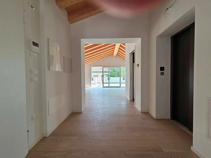 Appartamento con 5 locali in vendita in Via Oderzo, Treviso