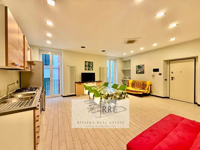 Appartamento trilocale in vendita in Caruggio Centro Storico, Ceriale