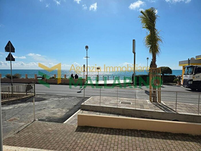 Appartamento trilocale in affitto in Corso Europa, Centro, Finale Ligure