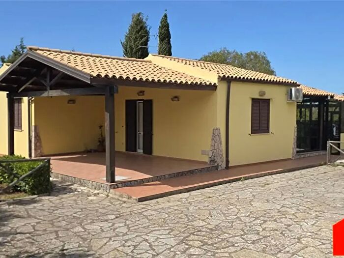 Casa quadrilocale in vendita in Fraginesi, Castellammare Del Golfo