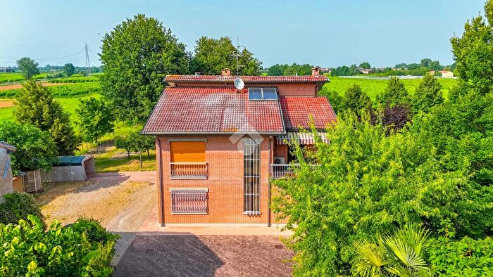 Casa con 5 locali in vendita in Via Guastalla, Carpi