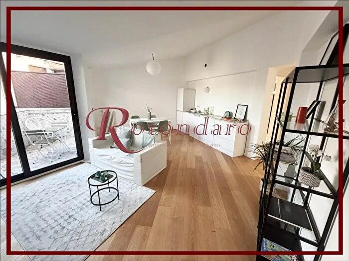Appartamento trilocale in affitto in Via Teodosio, Milano