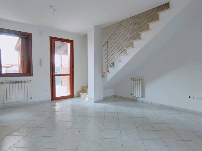 Casa quadrilocale in affitto in Via Rettilineo, Garofolo, Canaro