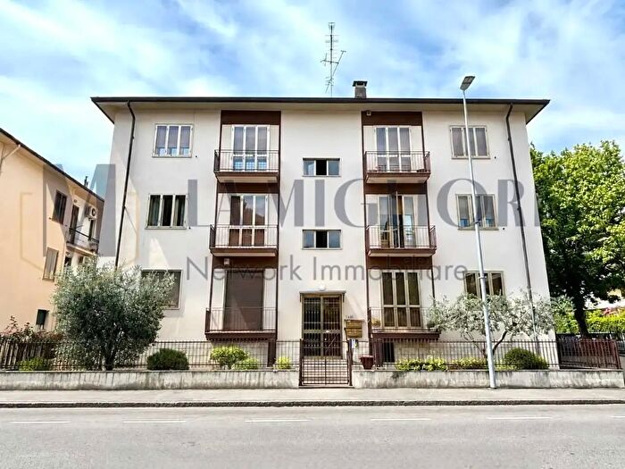 Appartamento con 5 locali in vendita in Via Lambruschini, Prato