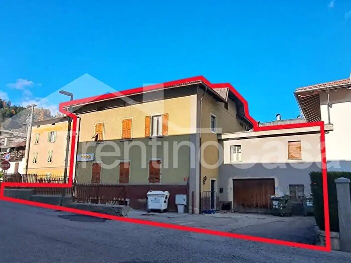 Casa con 10 locali in vendita in Via III Novembre, Tione Di Trento