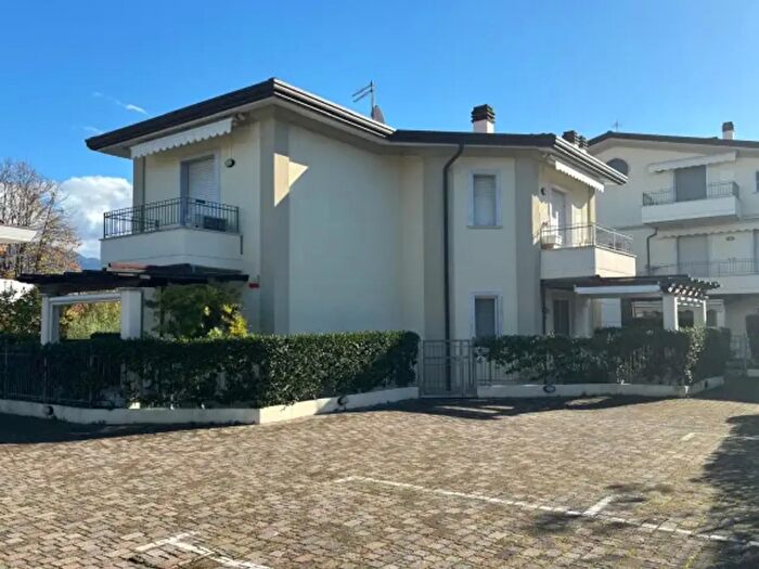 Appartamento trilocale in vendita in Via Fosdinovo, Massa