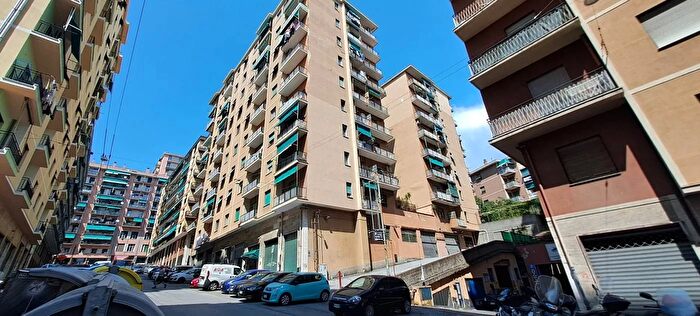 Appartamento quadrilocale in vendita in Via Carrea, Genova
