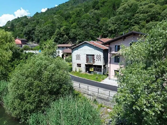 Casa trilocale in vendita in Via Loco Fontana, Sorico