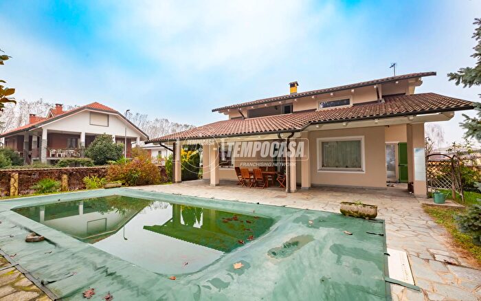 Casa con 9 locali in vendita in Via G Matteotti, Santena