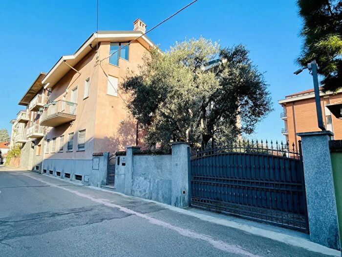 Casa con 6 locali in vendita in Via Fiume Ciriè, Cirie