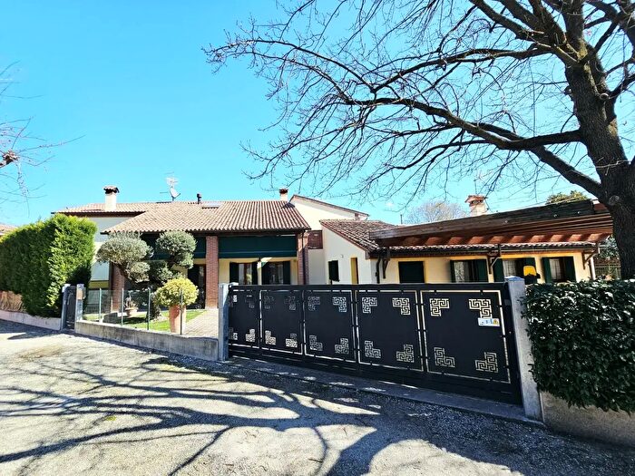 Casa con 5 locali in vendita in Via Amolaro, Baone