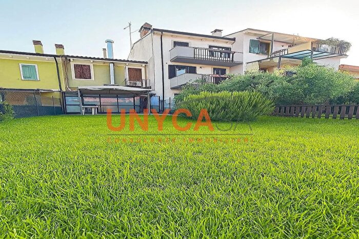 Casa quadrilocale in vendita in Via Antonio Salieri, Verona