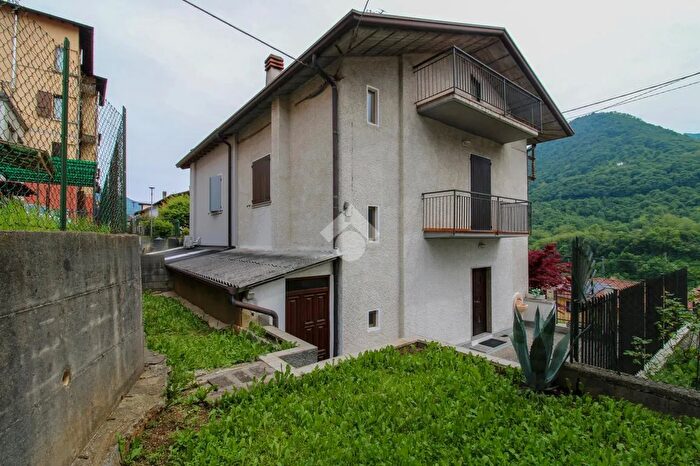 Casa trilocale in vendita in Via Giosuè Carducci, Lumezzane