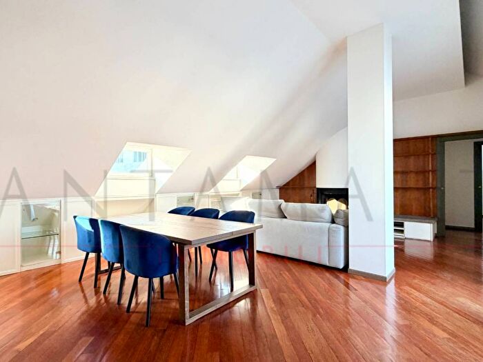 Appartamento trilocale in affitto in Via della Moscova, Turati, Milano