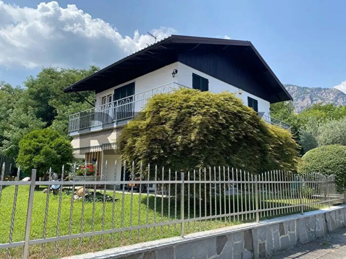 Casa con 5 locali in vendita in Strada Nazionale Sempione, Baveno