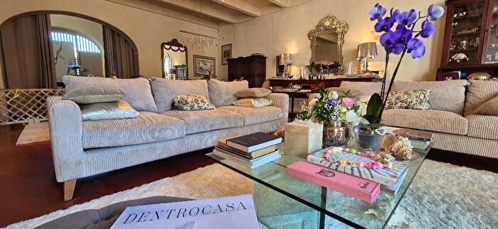 Casa con 8 locali in vendita in Tosco Romagnola, Cascina